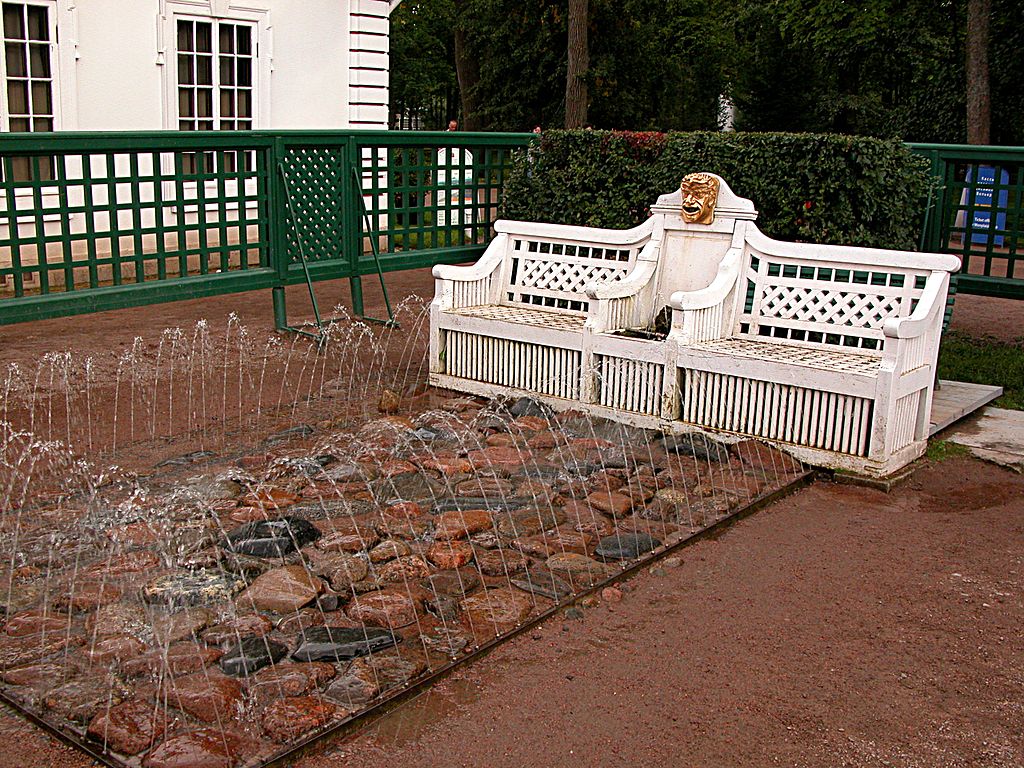 Trick fountain Divanchiki in Monplaisir Garden