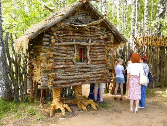 Hut on chicken legs, Museum of Wooden Architecture, Kostroma